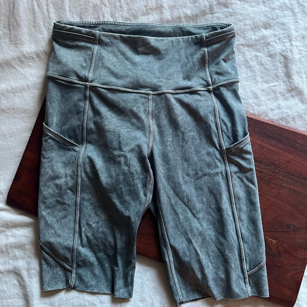 Lululemon diamond dye biking shorts size 6